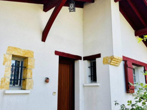 Maison Basque T4 à Espelette : 5 adultes + 2 enfants, Internet, Jardin, Animal OK - FR-1-495-2